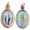 Médaille métal couleur dorée ovale H. 2,5 cm avec résine, plusieurs saints.