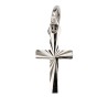 Croix de cou striee en metal couleur argentee H. 1,5 cm.