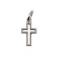 Croix de cou ajourée en métal couleur argentée H. 1,5 cm.
