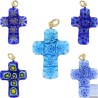 Pendentif croix en veritable verre de Murano H. 3 cm. Livre en boite.