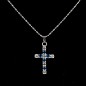 Collier avec chaine couleur argentée L.45 cm, croix en pierres OZ couleur assortie H. 2,7 cm.