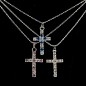 Collier avec chaine couleur argentée L.45 cm, croix en pierres OZ couleur assortie H. 2,7 cm.