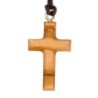 Croix de cou biseautée en bois d'olivier H. 3 cm avec cordon cuir 70 cm..
