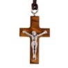 Croix de cou en bois d'olivier avec Christ métal couleur argentée H. 4 cm et cordon cuir 70 cm..