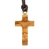Croix de cou en bois d'olivier avec Christ moderne sculpté H. 3 cm et cordon cuir 70 cm..