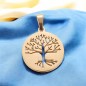 Médaille avec l'arbre de vie ajouré en acier inoxydable de couleur doré, Ø 1.9 cm.