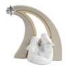 Nativité en forme d'étoile filante de couleur blanche et beige H. 10.5 cm.