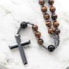 Chapelet avec grains en œil de tigre Ø 8 mm avec croix en hématite. Longueur jusqu'au cœur 31 cm