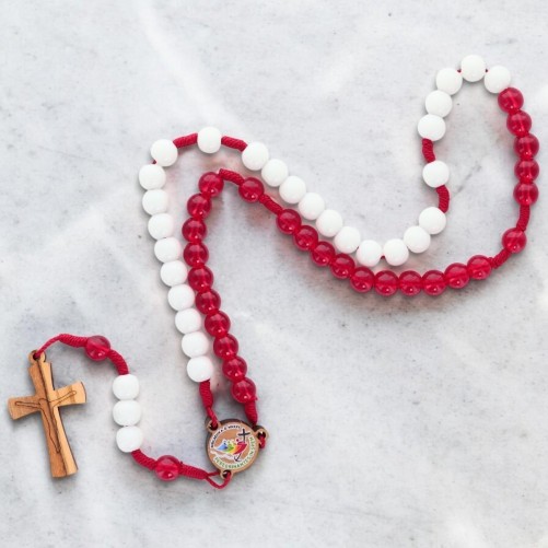 Chapelet du Jubilé 2025 Pèlerins de l'Esperance sur corde grains rond en verre, blanc et rouge Ø 7 mm avec croix en bois