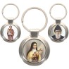 Porte-clés en métal couleur argenté de forme ronde Ø 3.8 cm. Livré en boite cadeaux. Existe avec différents Saints