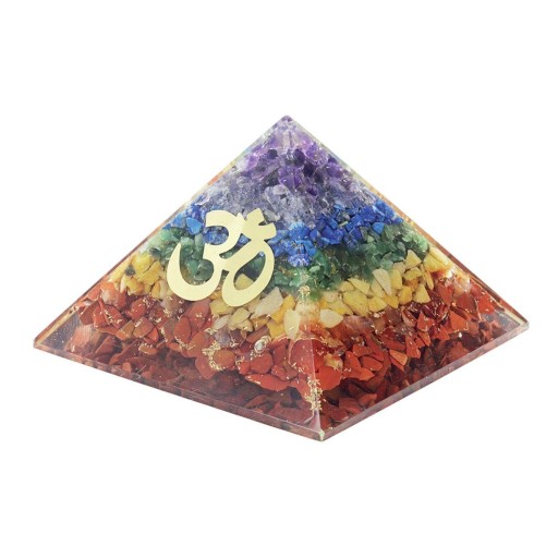 Pyramide Orgonite avec symbole OM, L. 8 cm. Plusieurs pierres.