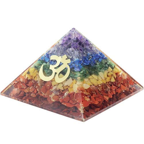 Pyramide Orgonite avec symbole OM, L. 10 cm. Plusieurs pierres.
