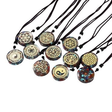 Colliers en nylon avec pendentif en orgonite avec symbole couleur doree, Ø 3.6 cm. Lot de 5 symbole assortis.