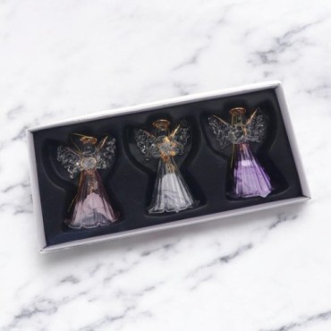 Ange en verre coloré avec ailes dorées, symbole doré et clochette. H. 7 cm. Série de 3 modèles assortis.