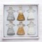 Ange en verre avec robe façon dentelle pailletée. Hauteur 5 cm. Série de 6 anges assortis.