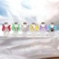 Ange en verre avec décor cœur et robe torsadée. Ailes colorées. H. 5 cm. Boîte de 6 anges assortis..