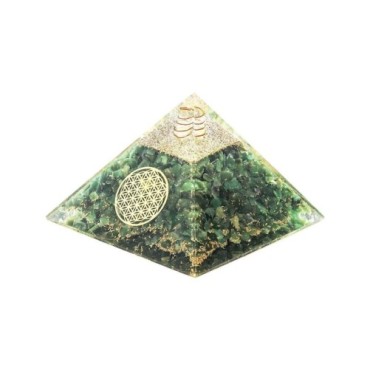 Pyramide Orgonite avec fleur de vie, L. 6 cm. Plusieurs pierres.