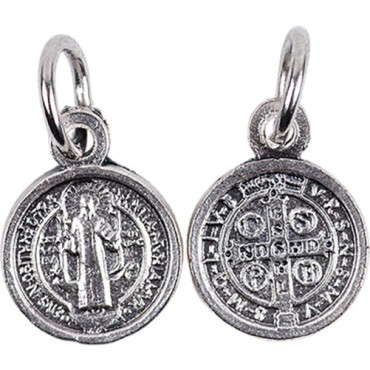 Medaille metal couleur argentee de saint Benoit, plusieurs tailles.