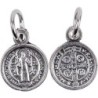 Medaille metal couleur argentee de saint Benoit, plusieurs tailles.