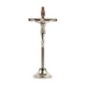 Crucifix forme carrée métal couleur argentée sur socle avec Christ - H. 10 cm..