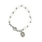 Bracelet dizainier sur élastique pour enfant avec grains nacrés cœur Ø 6 mm et médaille de la Vierge Miraculeuse.