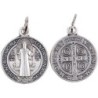 Medaille metal couleur argentee de saint Benoit, plusieurs tailles.