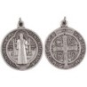 Medaille metal couleur argentee de saint Benoit, plusieurs tailles.