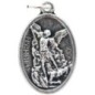 Médaille en métal couleur argentée forme ovale H. 2,2 cm. Plusieurs saints