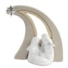 Nativité en forme d'étoile filante de couleur blanche et beige H. 10.5 cm.