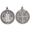 Medaille metal couleur argentee de saint Benoit, plusieurs tailles.