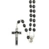 Chapelet grains en bois guilloches, Ø 7 mm, chaine couleur argentée, longueur au cœur 33 cm, croix avec Christ..