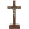 Croix de saint Benoît en bois, sur socle, avec Christ en doré antique. Disponible en plusieurs tailles.