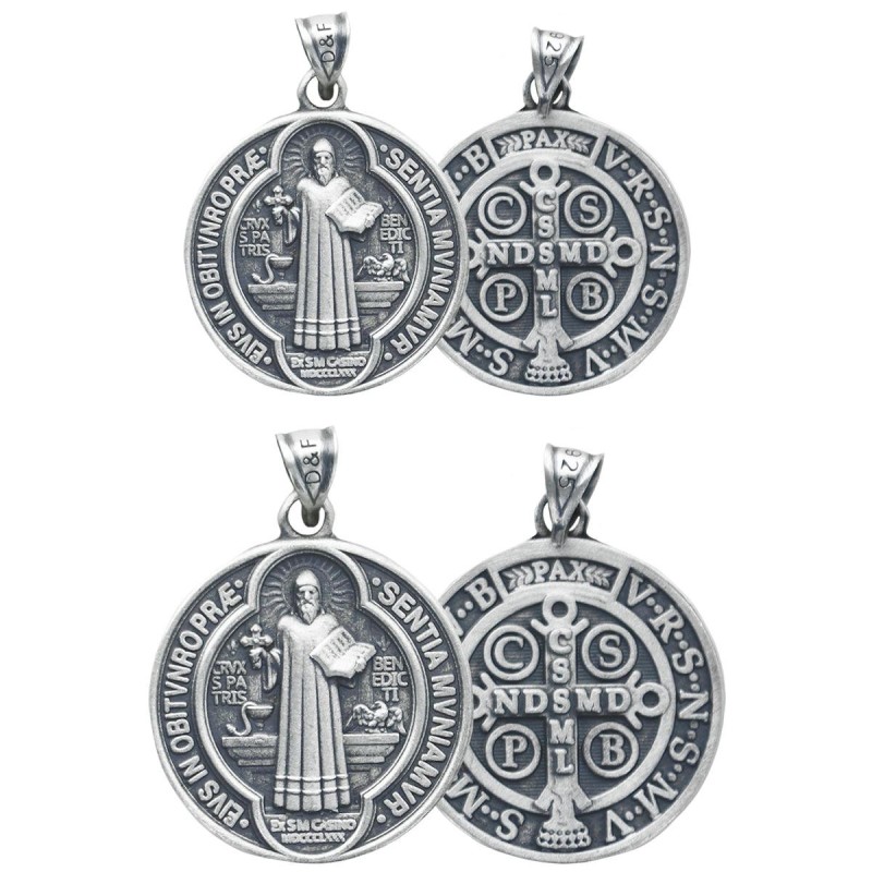 Medaille en argent 925 °/°° vieilli 2 faces de saint Benoit. Livree en boite..