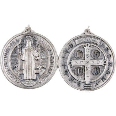 Medaille metal couleur argentee de saint Benoit, plusieurs tailles.