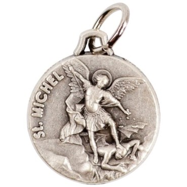 Médaille moulée ou frappée en métal couleur argentée Ø 1.5 cm. Plusieurs saints..