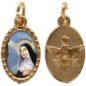 Médaille métal de couleur dorée ovale avec rebord effet dentelle H.1.5 cm avec résine. Disponible avec différents Saints.