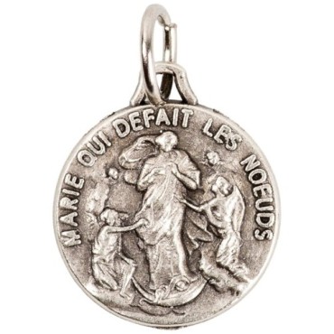 Médaille moulée ou frappée en métal couleur argentée Ø 1.5 cm. Plusieurs saints..