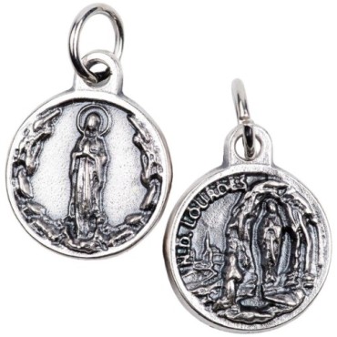 Médaille moulée ou frappée en métal couleur argentée Ø 1.5 cm. Plusieurs saints..
