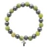 Bracelet sur elastique en hematite et pierre naturelle ou synthetique Ø 7 mm avec croix..