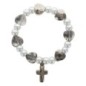 Bracelet sur élastique pour enfant avec grains en verre en forme de cœur et perles nacrées Ø 9 mm. LOT DE 5 ASSORTIS.