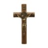 Croix de saint Benoît cylindrique en bois à suspendre, avec Christ bronze portant les Saintes Plaies. H : 12 cm..