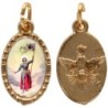 Médaille métal de couleur dorée ovale avec rebord effet dentelle H.1.5 cm avec résine. Disponible avec différents Saints.