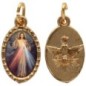 Médaille métal de couleur dorée ovale avec rebord effet dentelle H.1.5 cm avec résine. Disponible avec différents Saints.