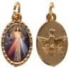 Médaille métal de couleur dorée ovale avec rebord effet dentelle H.1.5 cm avec résine. Disponible avec différents Saints.