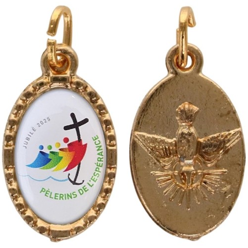 Médaille métal de couleur dorée ovale avec rebord effet dentelle H.1.5 cm avec résine. Disponible avec différents Saints.