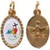 Médaille métal de couleur dorée ovale avec rebord effet dentelle H.1.5 cm avec résine. Disponible avec différents Saints.
