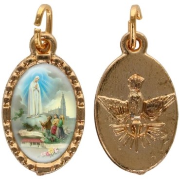 Médaille métal de couleur dorée ovale avec rebord effet dentelle H.1.5 cm avec résine. Disponible avec différents Saints.
