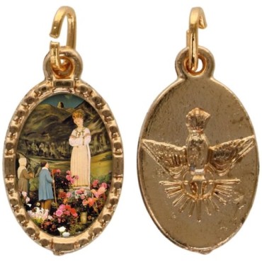 Médaille métal de couleur dorée ovale avec rebord effet dentelle H.1.5 cm avec résine. Disponible avec différents Saints.