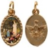 Médaille métal de couleur dorée ovale avec rebord effet dentelle H.1.5 cm avec résine. Disponible avec différents Saints.