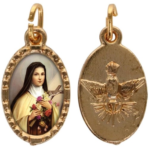 Médaille métal de couleur dorée ovale avec rebord effet dentelle H.1.5 cm avec résine. Disponible avec différents Saints.